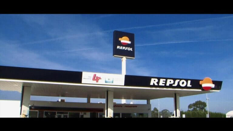 Gasolinera Repsol 24 Horas: Servicio de Combustible Disponible en Todo Momento